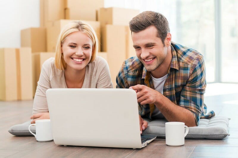 Easy moving tips couple using WiFi during home move