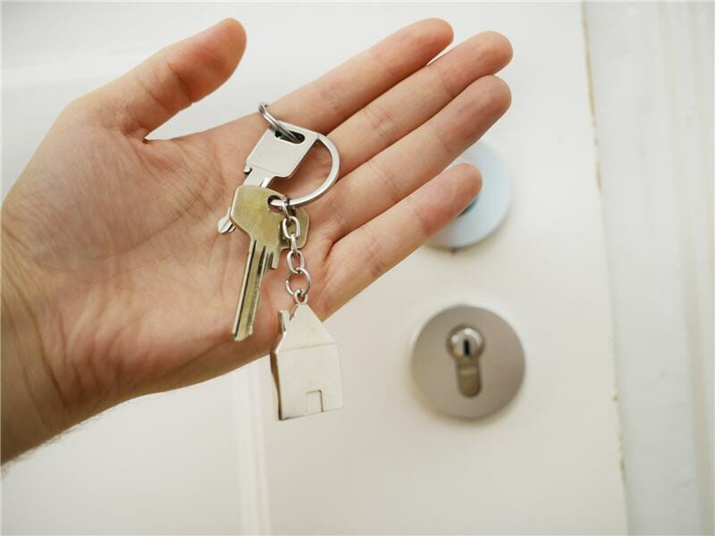 Sell a property hand with house keys